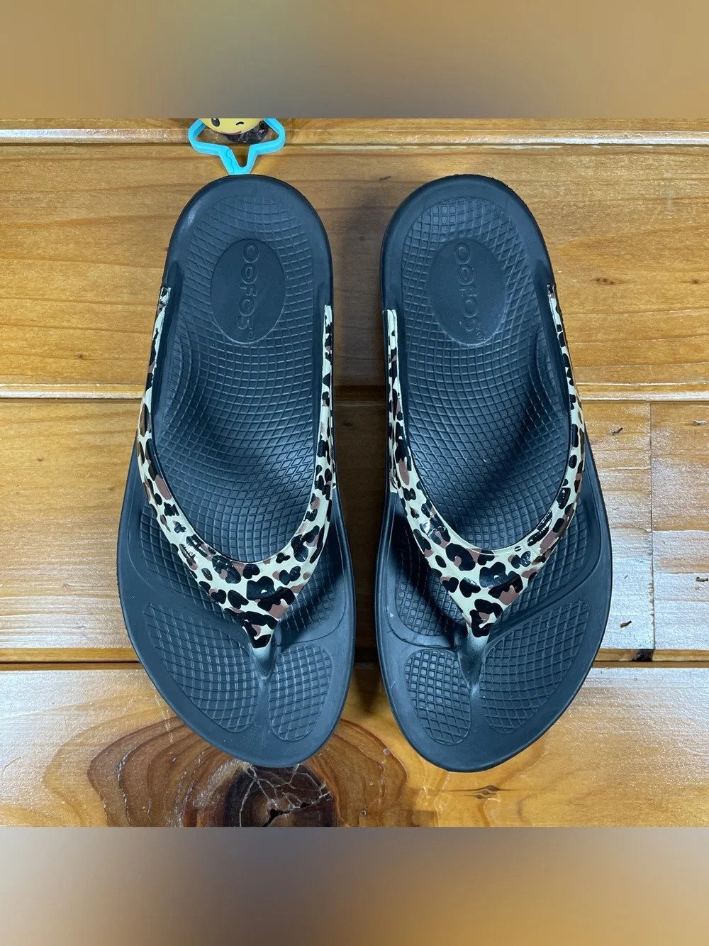 OOFOS OOlala Luxe WOMENS SIZE 8 Leopard Recovery Sandals Black Thong Flip Flops